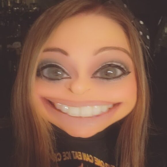 Meet your Posher, Kayla - Picture 6 of 9